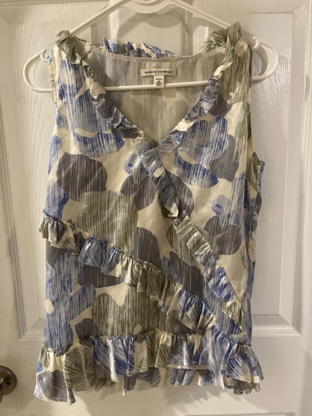 Banana Republic Petite XS Ruffle Blouse Blue Floral NWOT